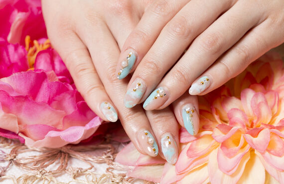 デザインネイルも定番ネイルもお任せ | 綺麗で長持ち・千葉のネイルサロンならAQC Nail
